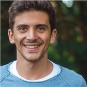 Studente madrelingua, con esperienza di studio ad Oxford (UK), offre lezioni di inglese per tutti i livelli e per necessità scolastiche, lavorative o personali, incluso il sostegno per il conseguimento di certificazioni linguistiche
